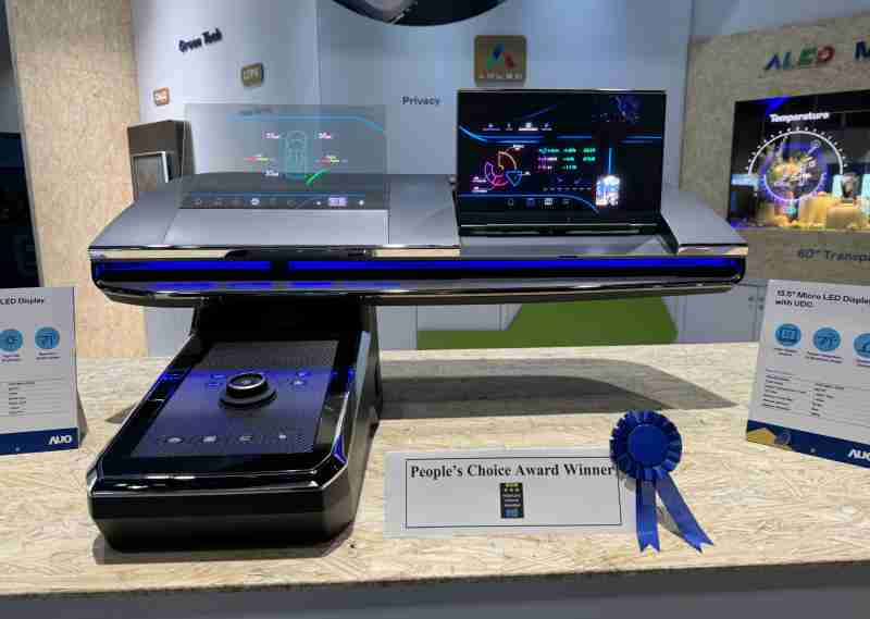 人生就是博车用Micro LED Display HMI解决方案获”最佳车用显示奖”，，，以用户为中心开发，，，针对前座驾驶与乘客设计兼具娱乐与安全的高画质屏幕，，包含车舱前座的Micro LED透明屏幕及全球首款内建镜头的智慧Micro LED显示器